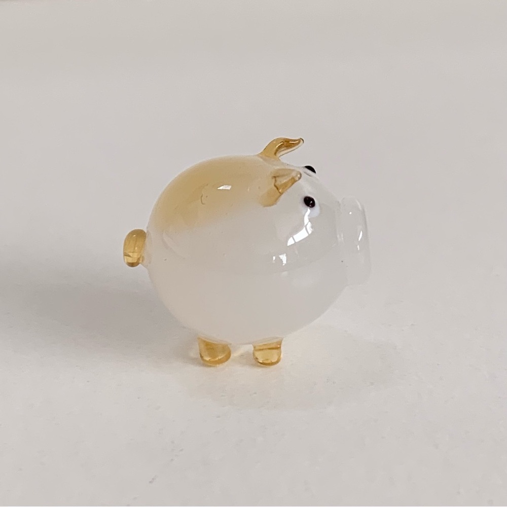 Mini glass pig figurine